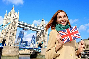 Британские парламентарии хотят оставить бесплатным продление действия виз для всех сотрудников NHS